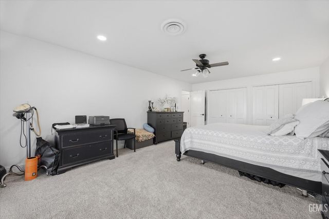 1405 Thunderbird Street, Bakersfield, CA 93309