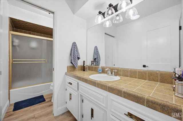 1405 Thunderbird Street, Bakersfield, CA 93309