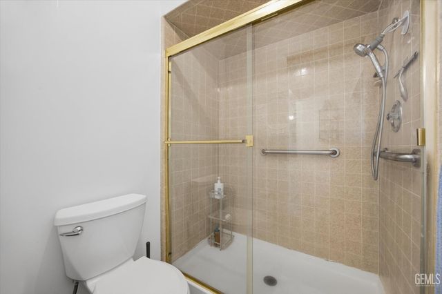 1405 Thunderbird Street, Bakersfield, CA 93309