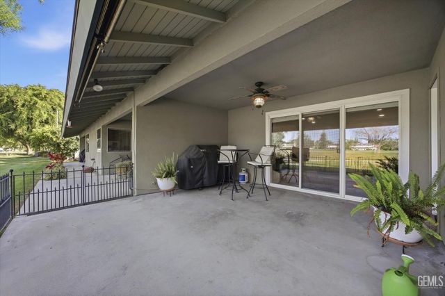 1405 Thunderbird Street, Bakersfield, CA 93309