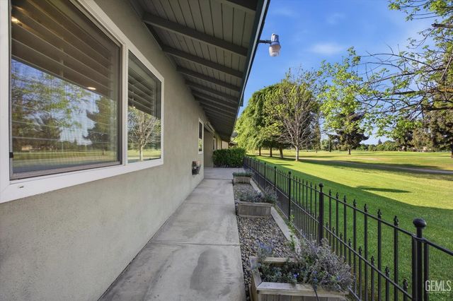 1405 Thunderbird Street, Bakersfield, CA 93309