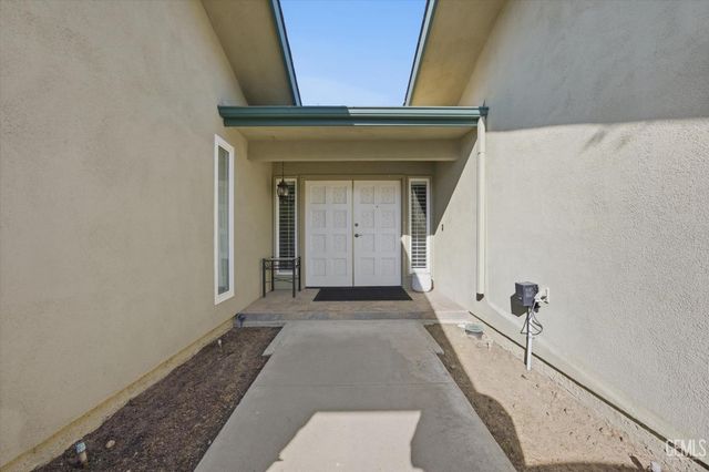 1405 Thunderbird Street, Bakersfield, CA 93309