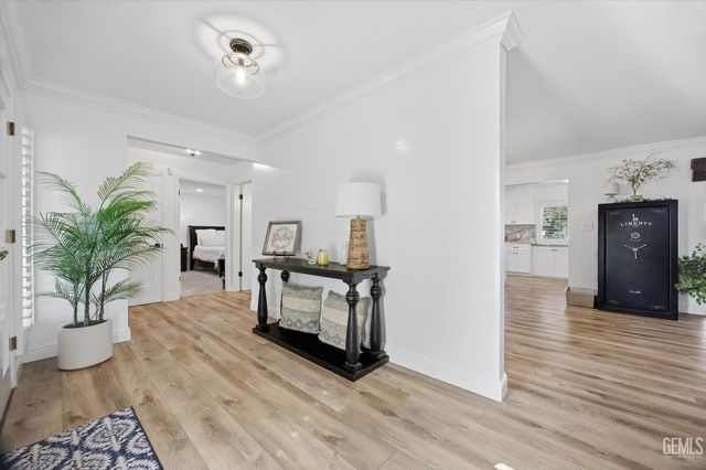 1405 Thunderbird Street, Bakersfield, CA 93309