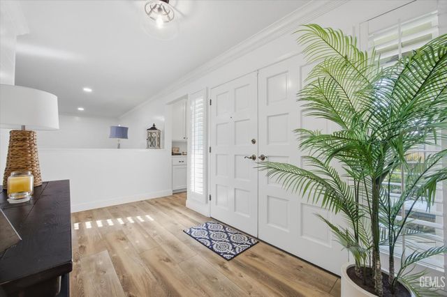 1405 Thunderbird Street, Bakersfield, CA 93309