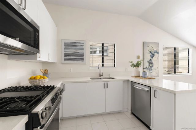 7959 Caminito Dia 4, San Diego, CA 92122