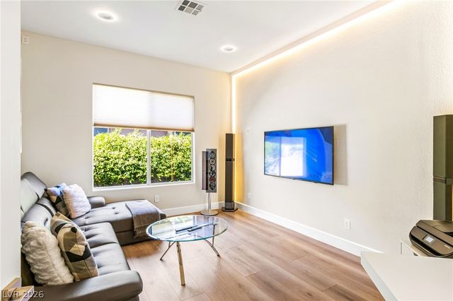 404 Summer Mesa Drive, Las Vegas, NV 89144