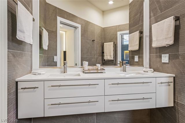 404 Summer Mesa Drive, Las Vegas, NV 89144