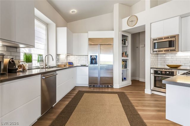 404 Summer Mesa Drive, Las Vegas, NV 89144