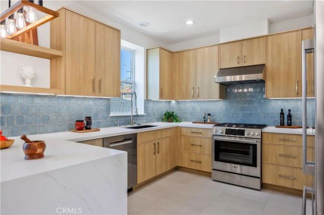 2420 Ives Lane, Redondo Beach, CA 90278