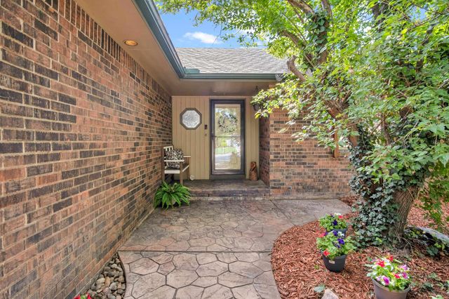 1928 S Capri cir, Wichita, KS 67207