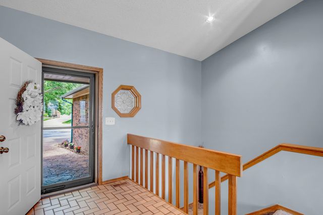 1928 S Capri cir, Wichita, KS 67207