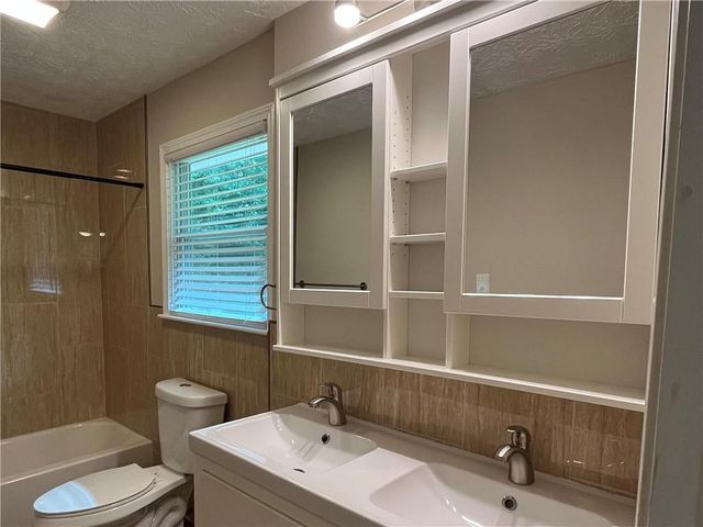 2237 Scotty Cir, Decatur, GA 30032