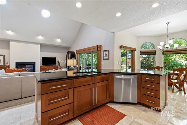1908 S Stream Pointe Ln, Eagle, ID 83616