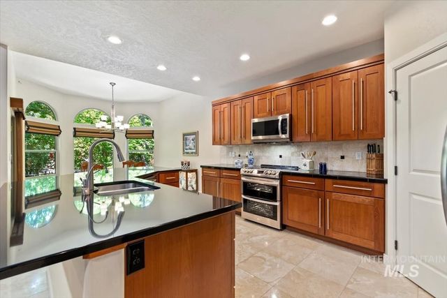1908 S Stream Pointe Ln, Eagle, ID 83616