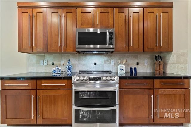 1908 S Stream Pointe Ln, Eagle, ID 83616
