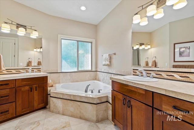 1908 S Stream Pointe Ln, Eagle, ID 83616