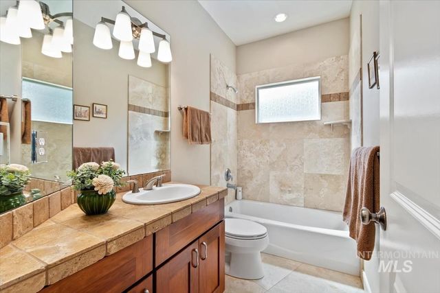 1908 S Stream Pointe Ln, Eagle, ID 83616