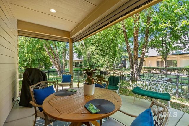 1908 S Stream Pointe Ln, Eagle, ID 83616