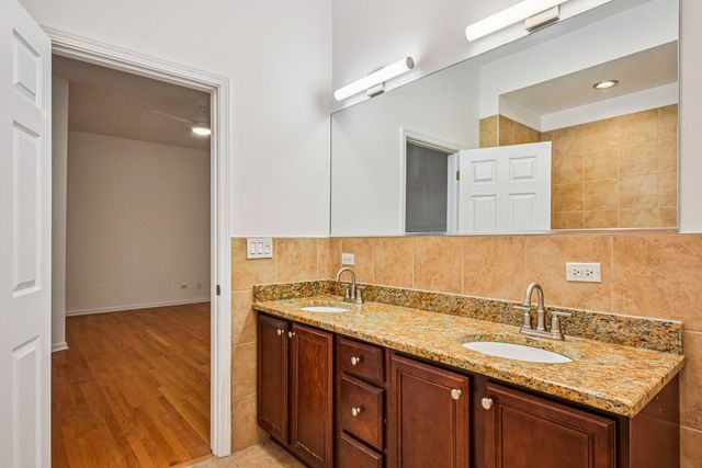 4644 S Prairie Avenue 2N, Chicago, IL 60653