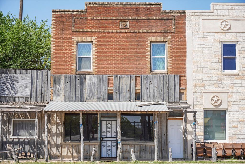 109 E Dempsey Street, Bryson, TX 76427