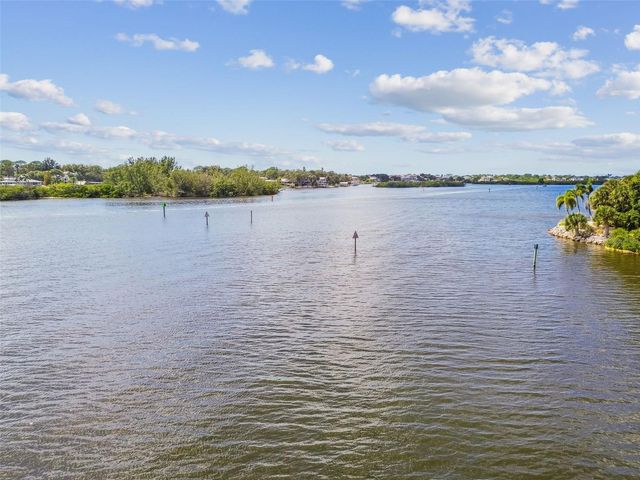 1705 MEYERS COVE DRIVE, Tarpon Springs, FL 34689