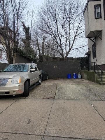 9 Madison Ave, Newark City, NJ 07108