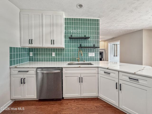 120 Birdie Court, Jacksonville, NC 28540