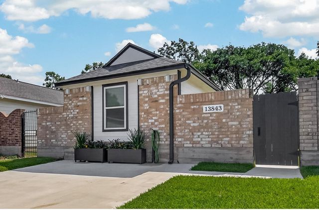 13843 Northlake Drive, Houston, TX 77049