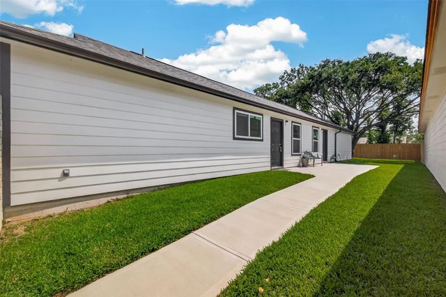 13843 Northlake Drive, Houston, TX 77049