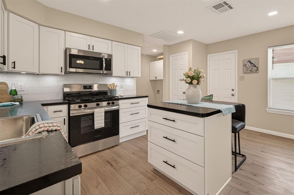 13843 Northlake Drive, Houston, TX 77049
