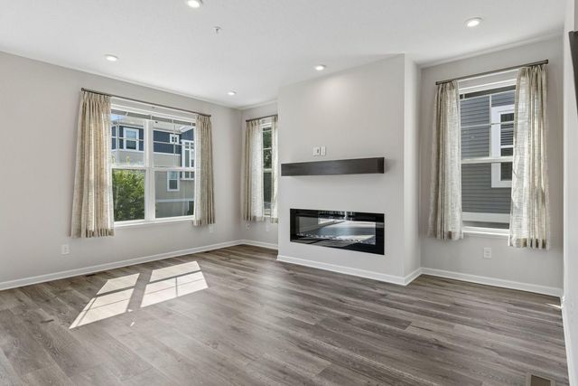 2193 Gateway Curve, North Saint Paul, MN 55109