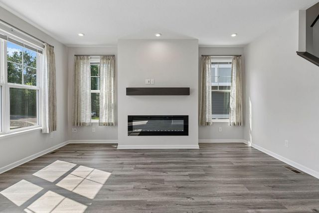 2193 Gateway Curve, North Saint Paul, MN 55109
