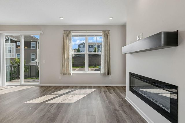 2193 Gateway Curve, North Saint Paul, MN 55109