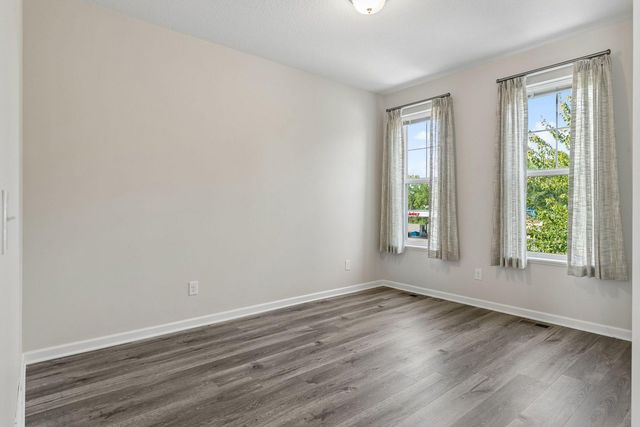 2193 Gateway Curve, North Saint Paul, MN 55109