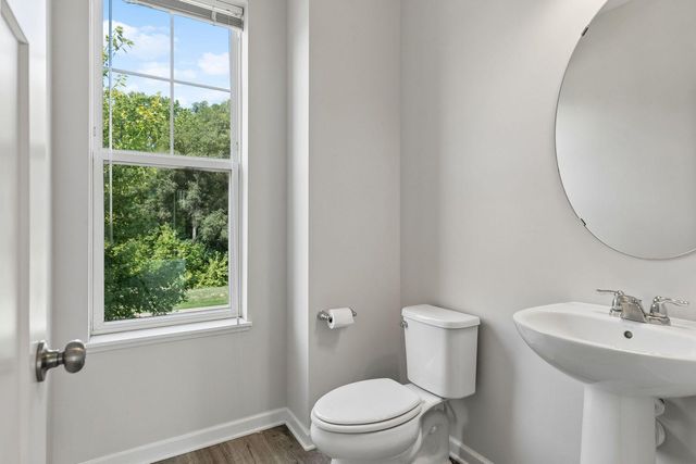 2193 Gateway Curve, North Saint Paul, MN 55109