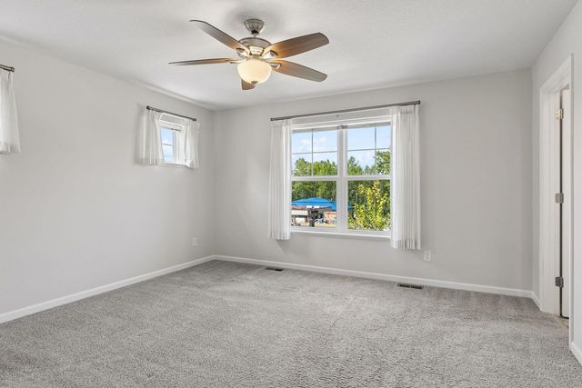 2193 Gateway Curve, North Saint Paul, MN 55109