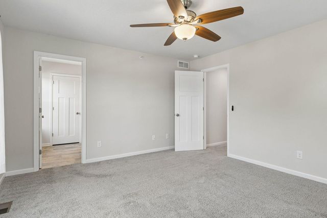 2193 Gateway Curve, North Saint Paul, MN 55109