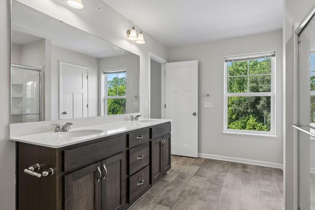 2193 Gateway Curve, North Saint Paul, MN 55109