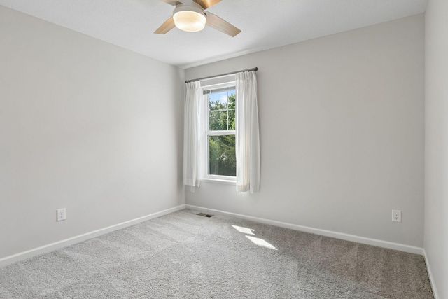 2193 Gateway Curve, North Saint Paul, MN 55109