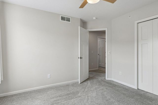2193 Gateway Curve, North Saint Paul, MN 55109