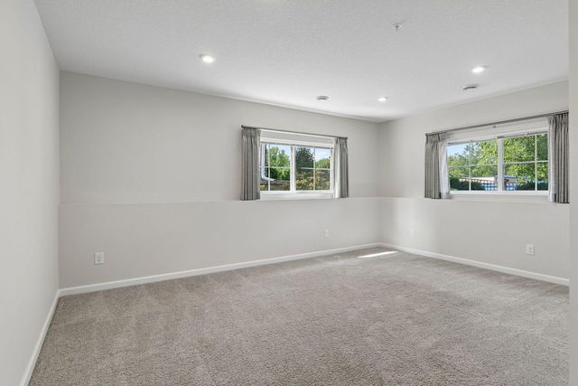 2193 Gateway Curve, North Saint Paul, MN 55109