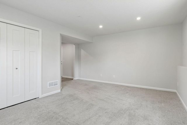 2193 Gateway Curve, North Saint Paul, MN 55109