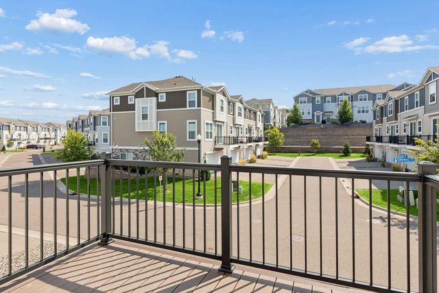 2193 Gateway Curve, North Saint Paul, MN 55109