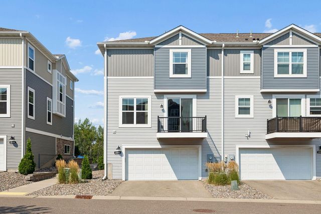 2193 Gateway Curve, North Saint Paul, MN 55109