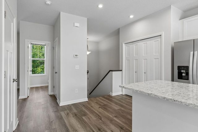 2193 Gateway Curve, North Saint Paul, MN 55109