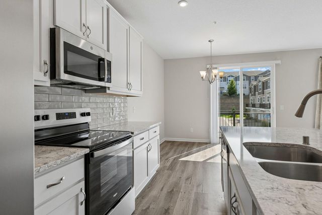 2193 Gateway Curve, North Saint Paul, MN 55109