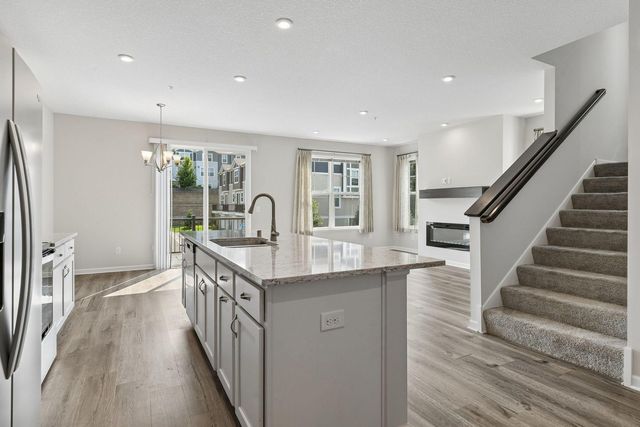 2193 Gateway Curve, North Saint Paul, MN 55109