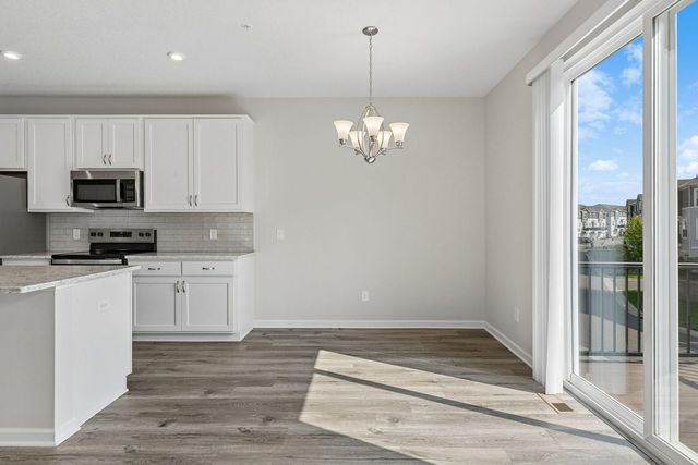 2193 Gateway Curve, North Saint Paul, MN 55109