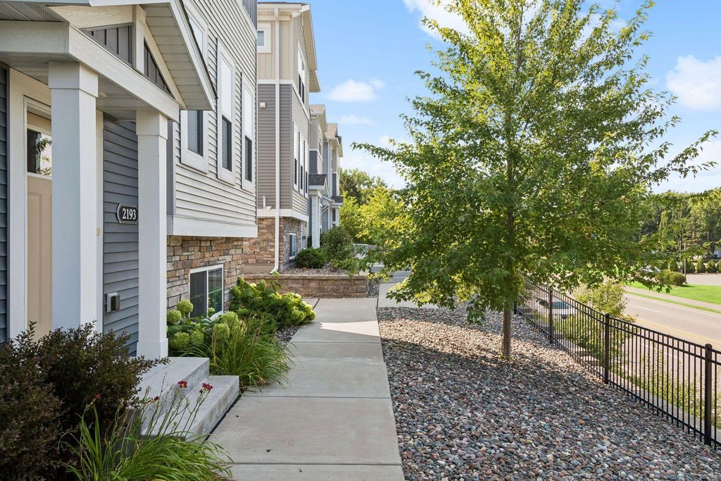 2193 Gateway Curve, North Saint Paul, MN 55109 — photo 2