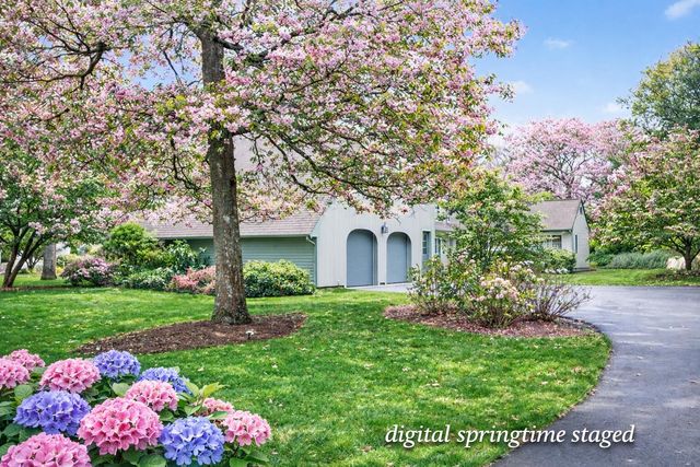 4 Surrey Lane, East Dennis, MA 02641